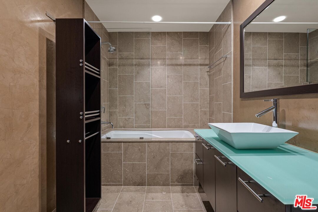 6250 Hollywood Blvd Unit: 9E