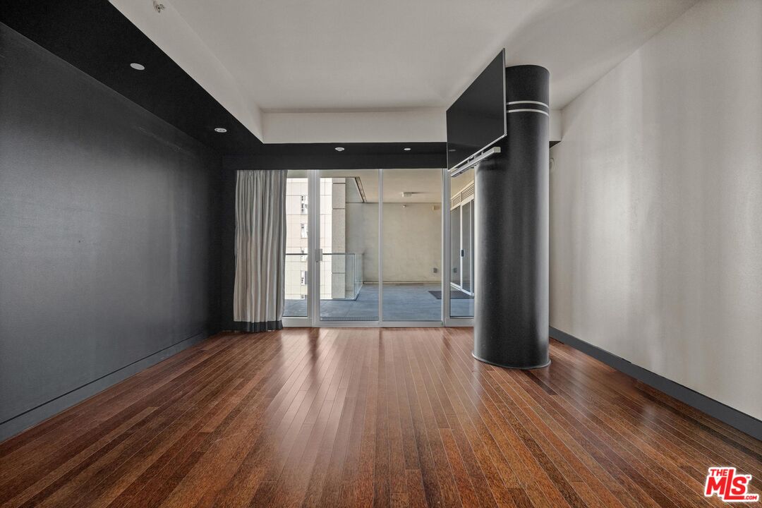 6250 Hollywood Blvd Unit: 9E