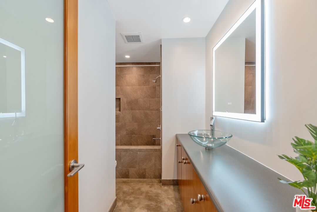 1215 N Olive Dr Unit: 210