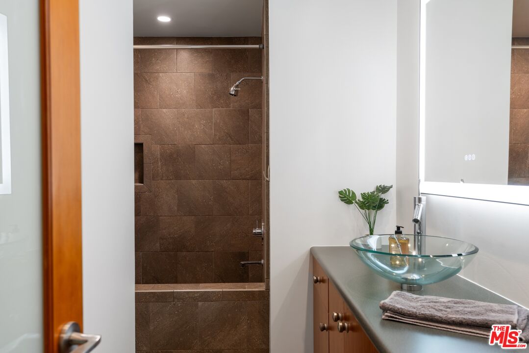 1215 N Olive Dr Unit: 210