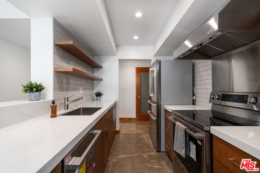 1215 N Olive Dr Unit: 210