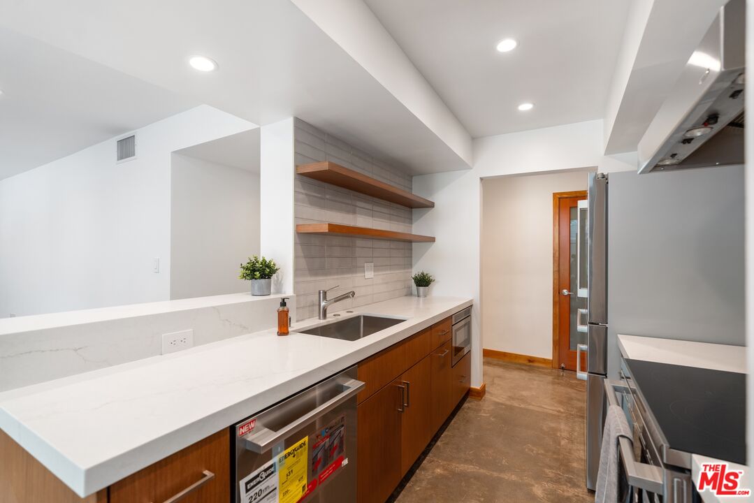 1215 N Olive Dr Unit: 210