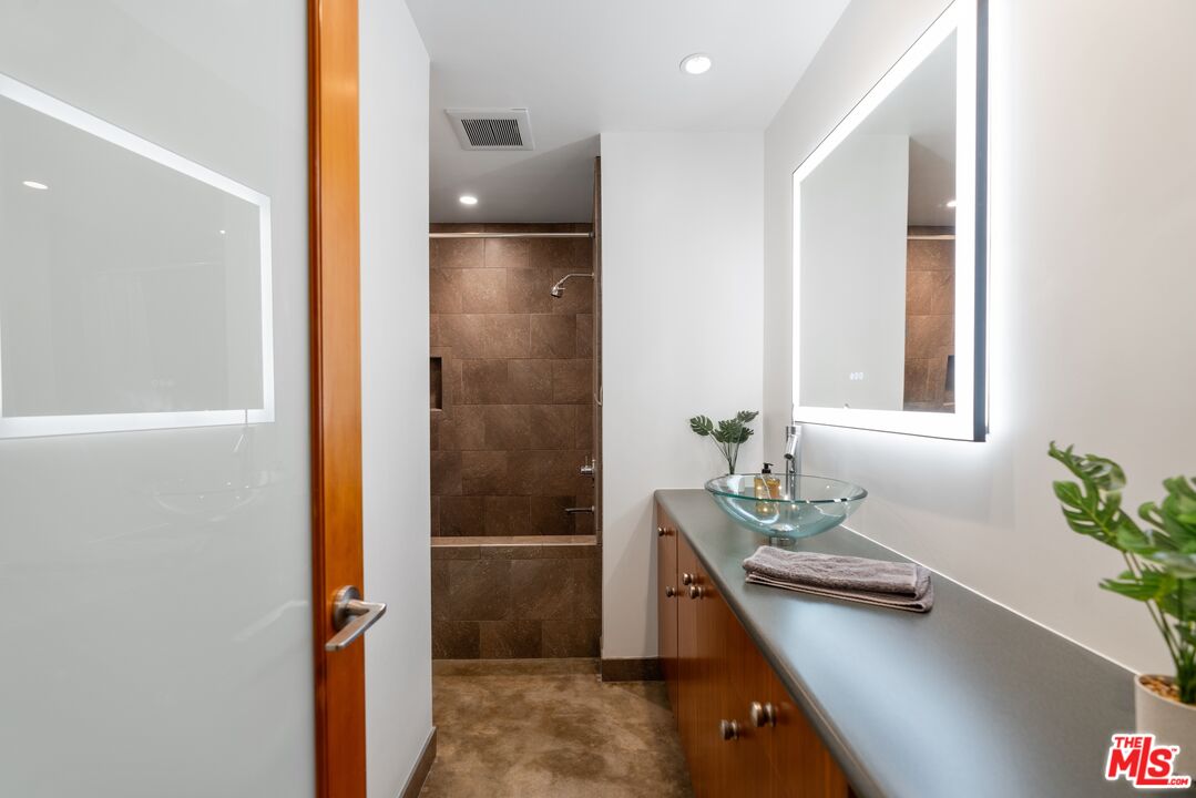 1215 N Olive Dr Unit: 210