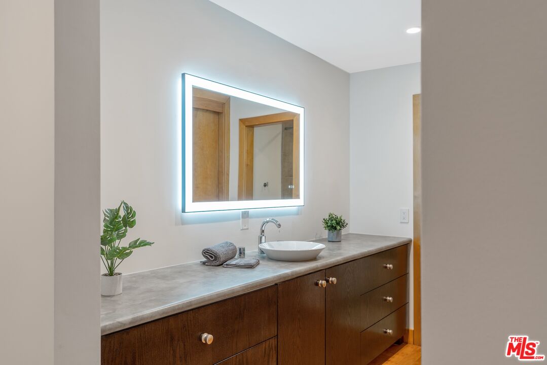 1215 N Olive Dr Unit: 210