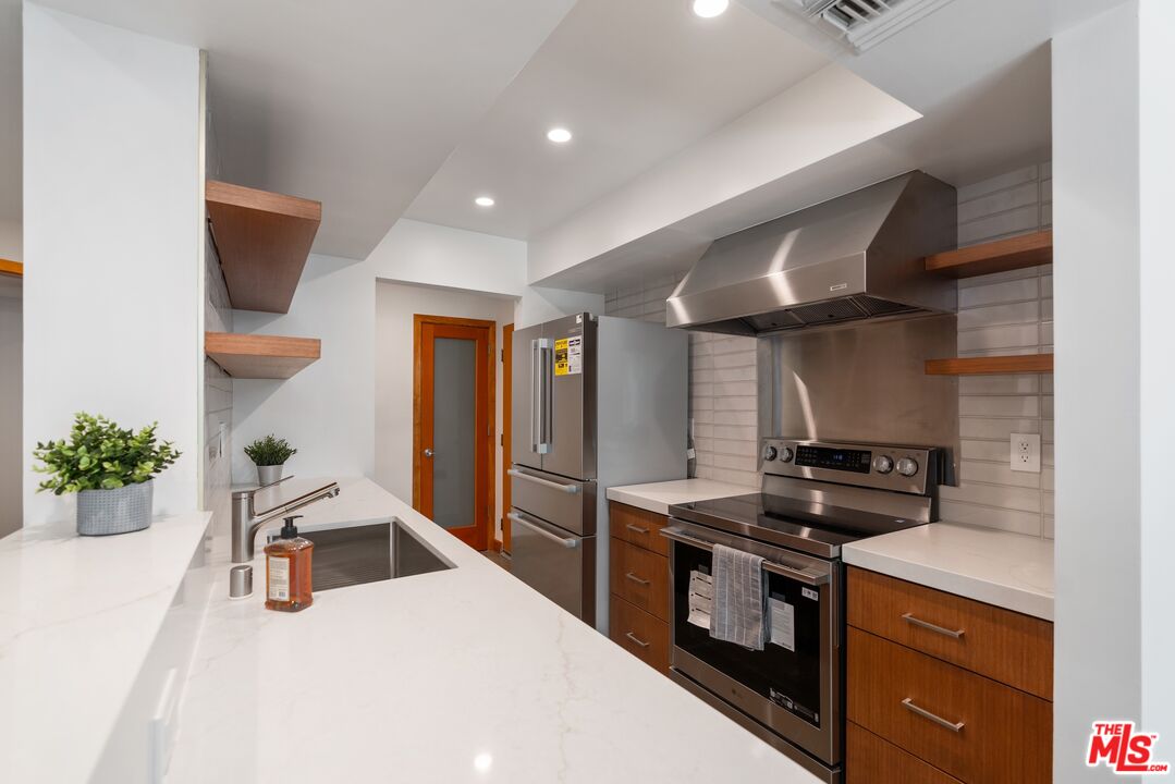 1215 N Olive Dr Unit: 210