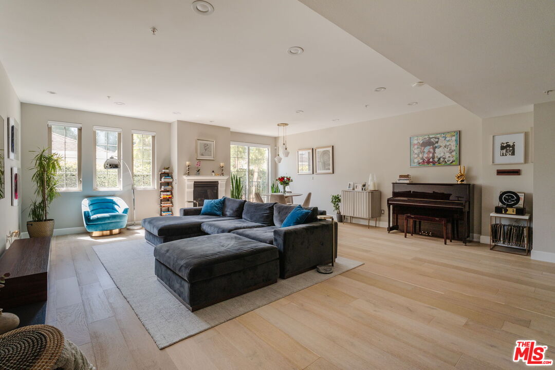 10648 Woodbridge St Unit: 106