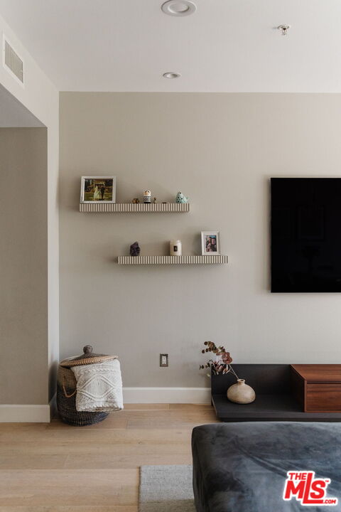 10648 Woodbridge St Unit: 106