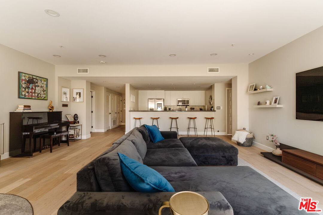 10648 Woodbridge St Unit: 106