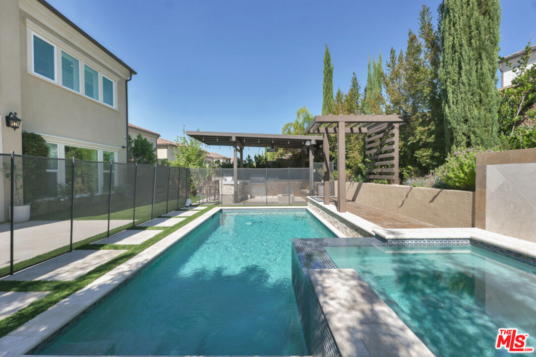 20559 W Wood Rose Ct