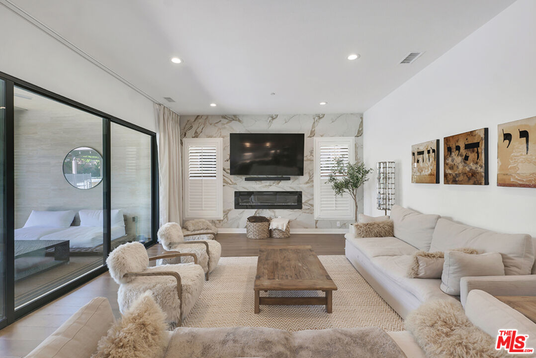 20559 W Wood Rose Ct