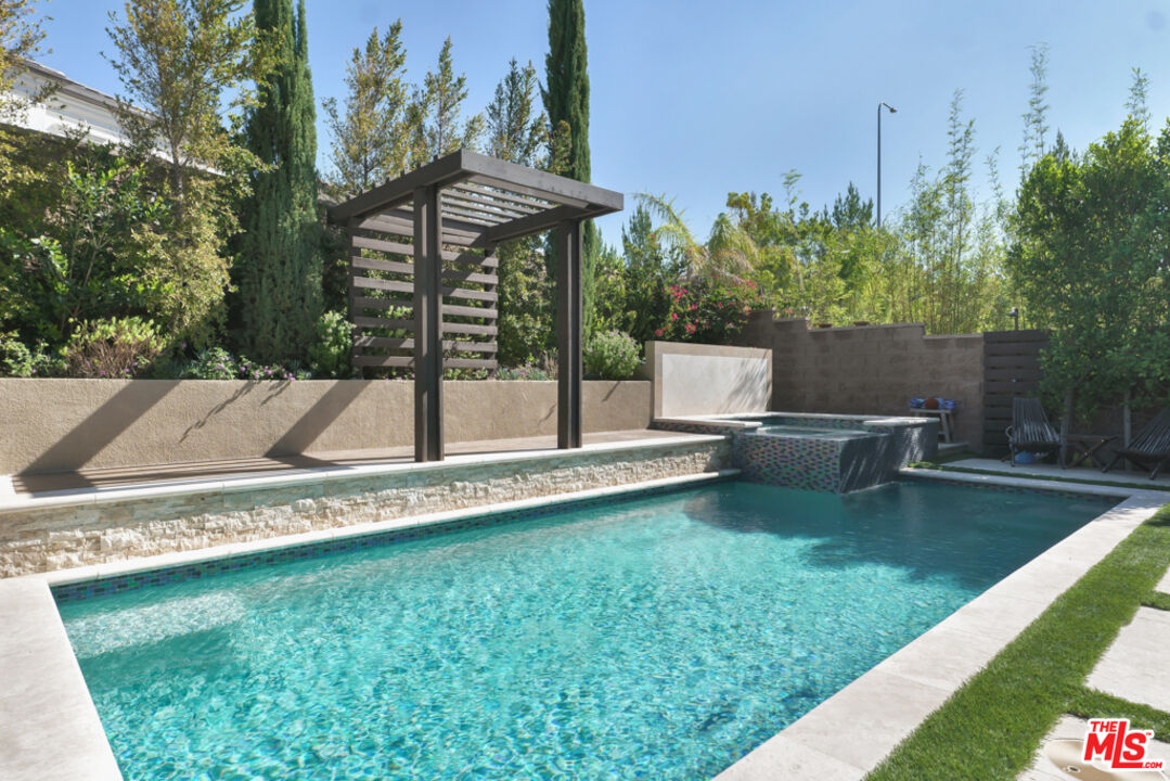 20559 W Wood Rose Ct