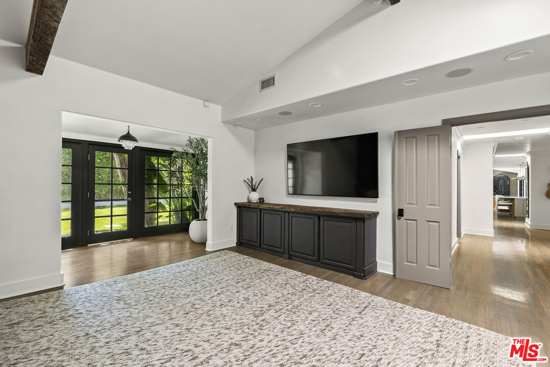 9559 Sherwood Forest Ln