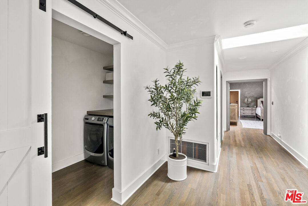 9559 Sherwood Forest Ln