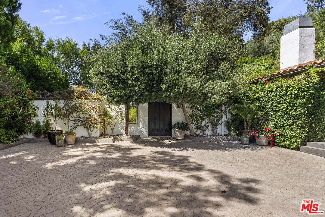 9559 Sherwood Forest Ln