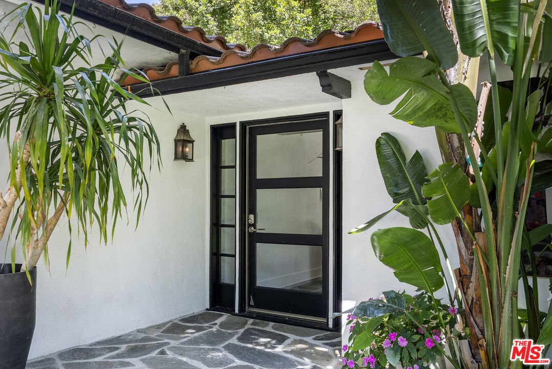 9559 Sherwood Forest Ln