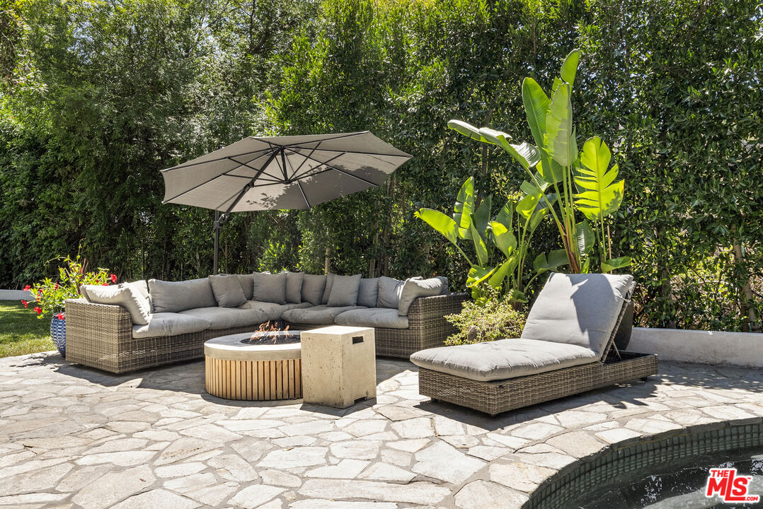 9559 Sherwood Forest Ln