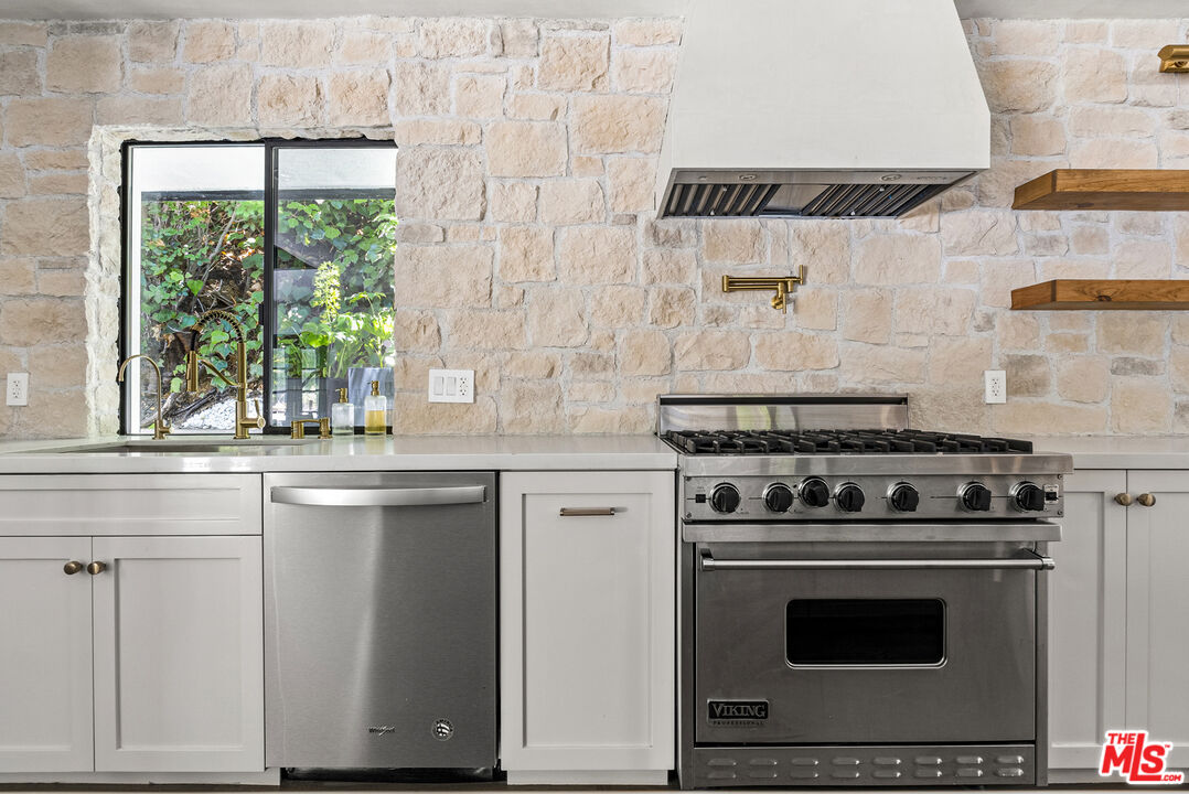 9559 Sherwood Forest Ln