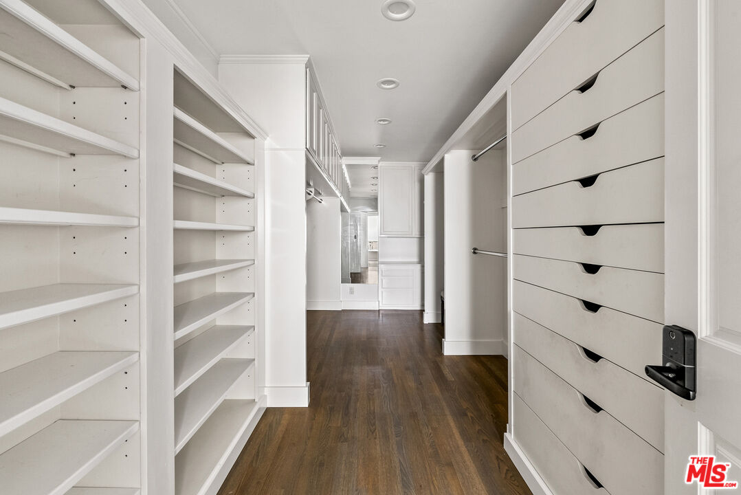 9559 Sherwood Forest Ln