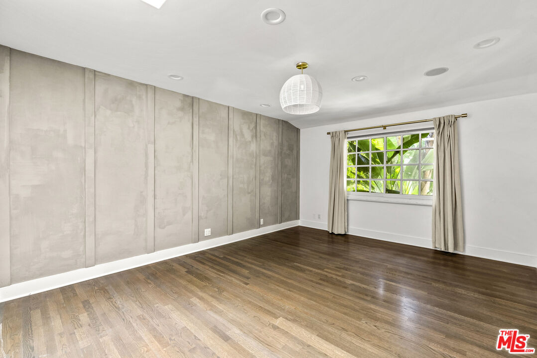 9559 Sherwood Forest Ln