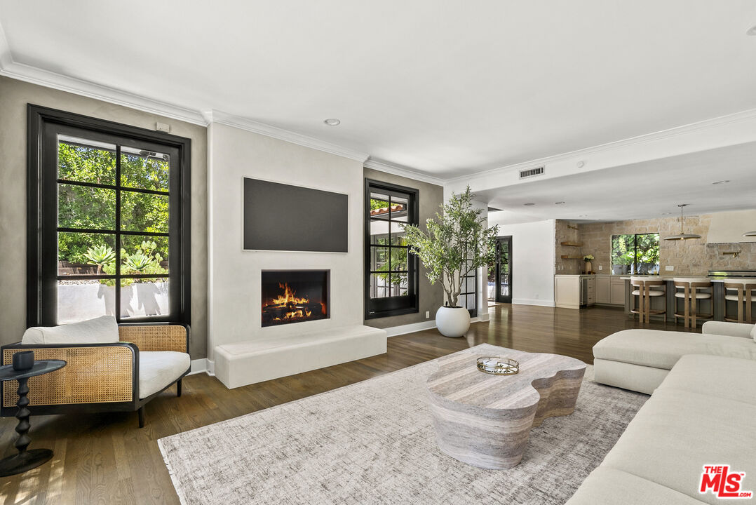 9559 Sherwood Forest Ln