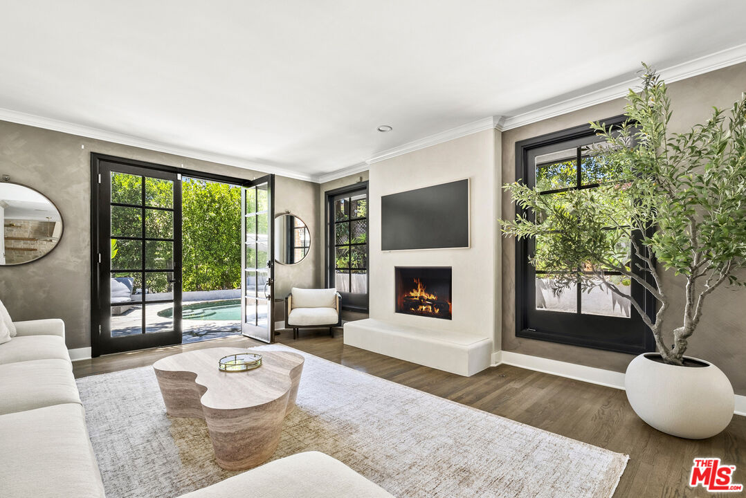 9559 Sherwood Forest Ln