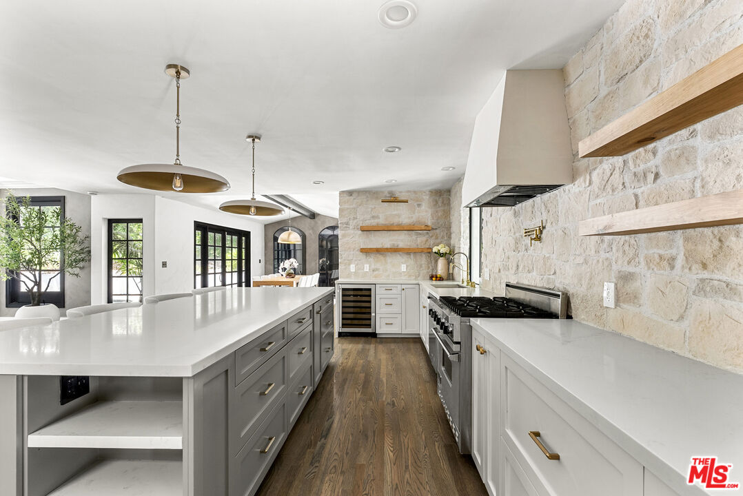 9559 Sherwood Forest Ln