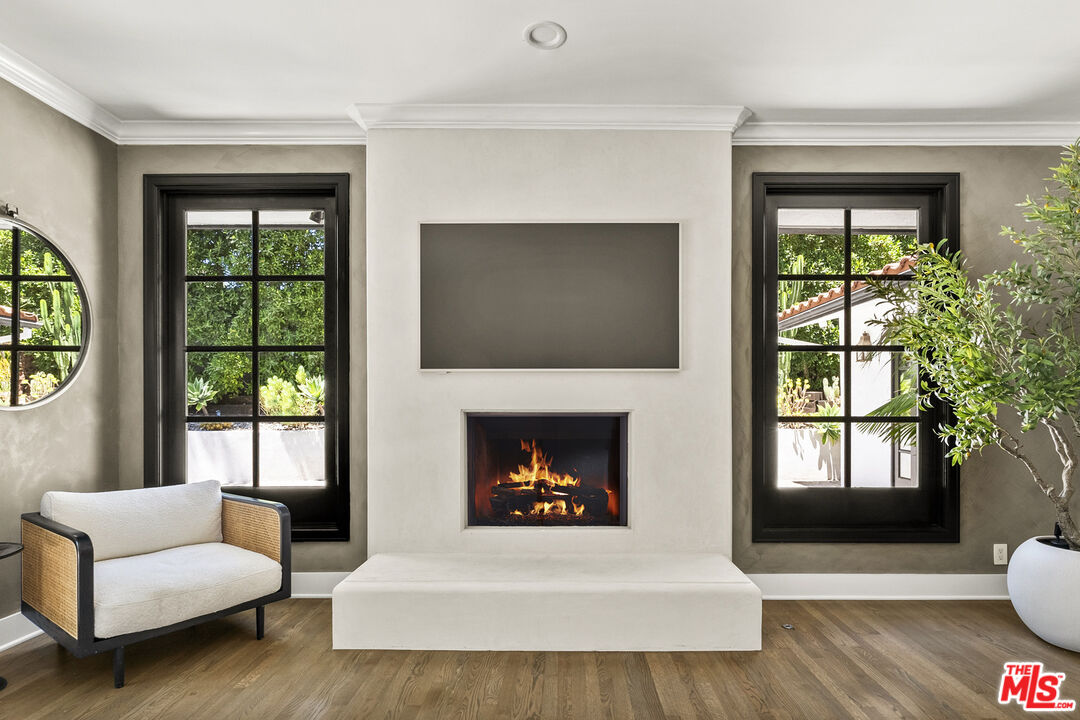 9559 Sherwood Forest Ln