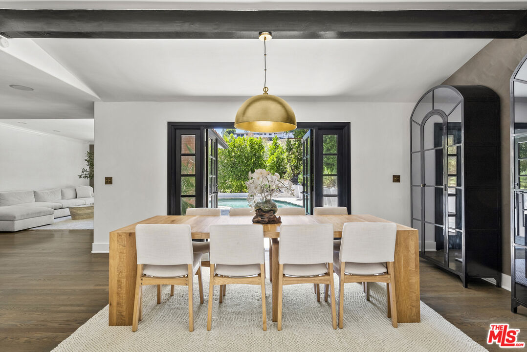 9559 Sherwood Forest Ln