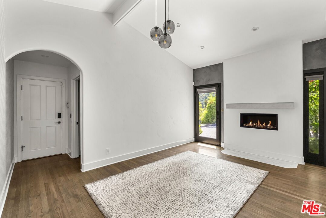 9559 Sherwood Forest Ln