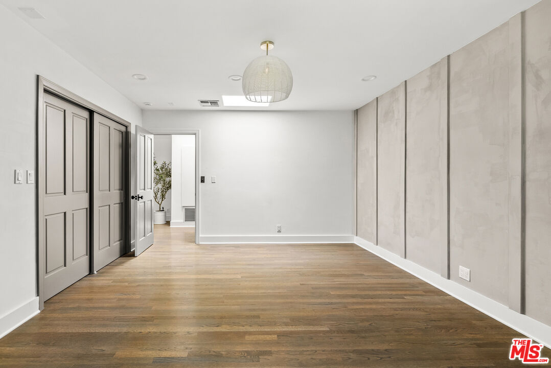 9559 Sherwood Forest Ln