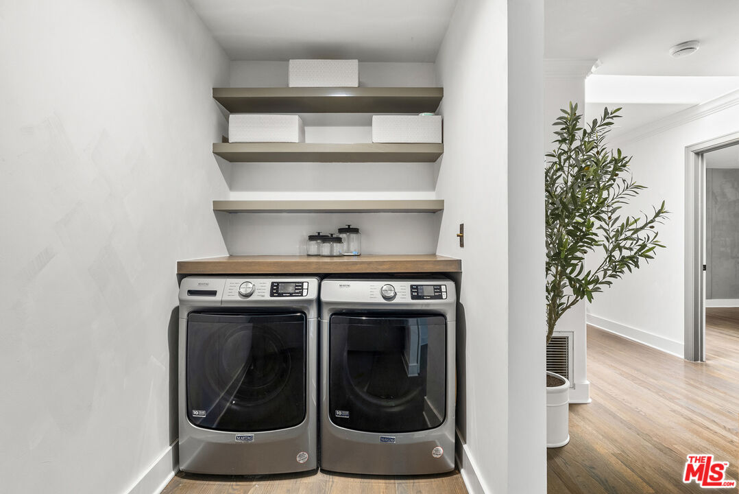 9559 Sherwood Forest Ln