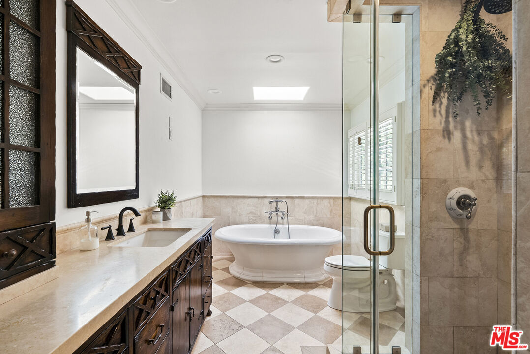 9559 Sherwood Forest Ln