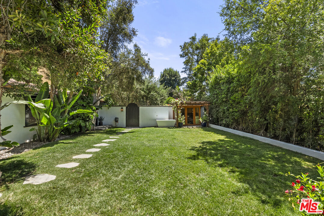 9559 Sherwood Forest Ln