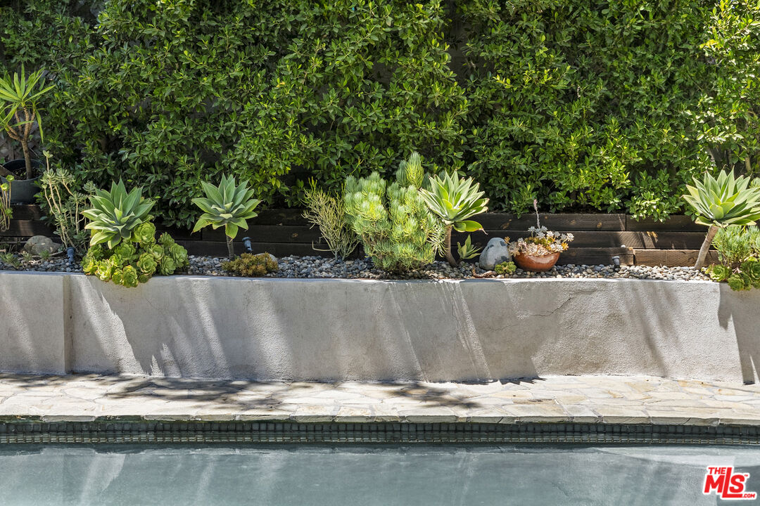 9559 Sherwood Forest Ln