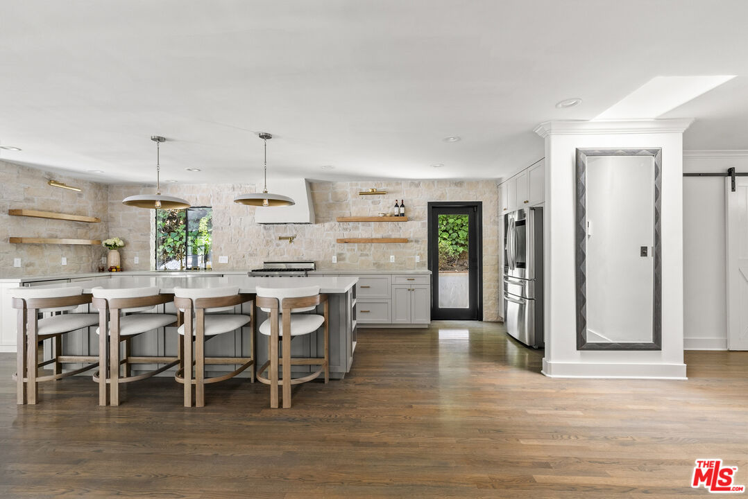 9559 Sherwood Forest Ln