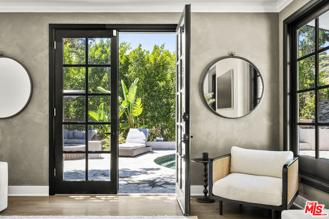 9559 Sherwood Forest Ln