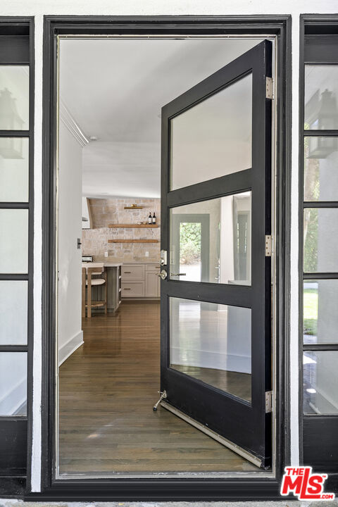 9559 Sherwood Forest Ln