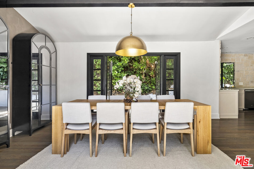 9559 Sherwood Forest Ln