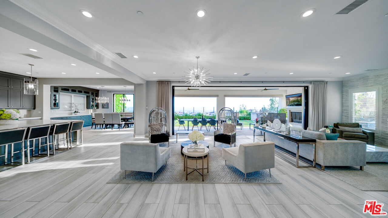 20168 W Cromwell Way