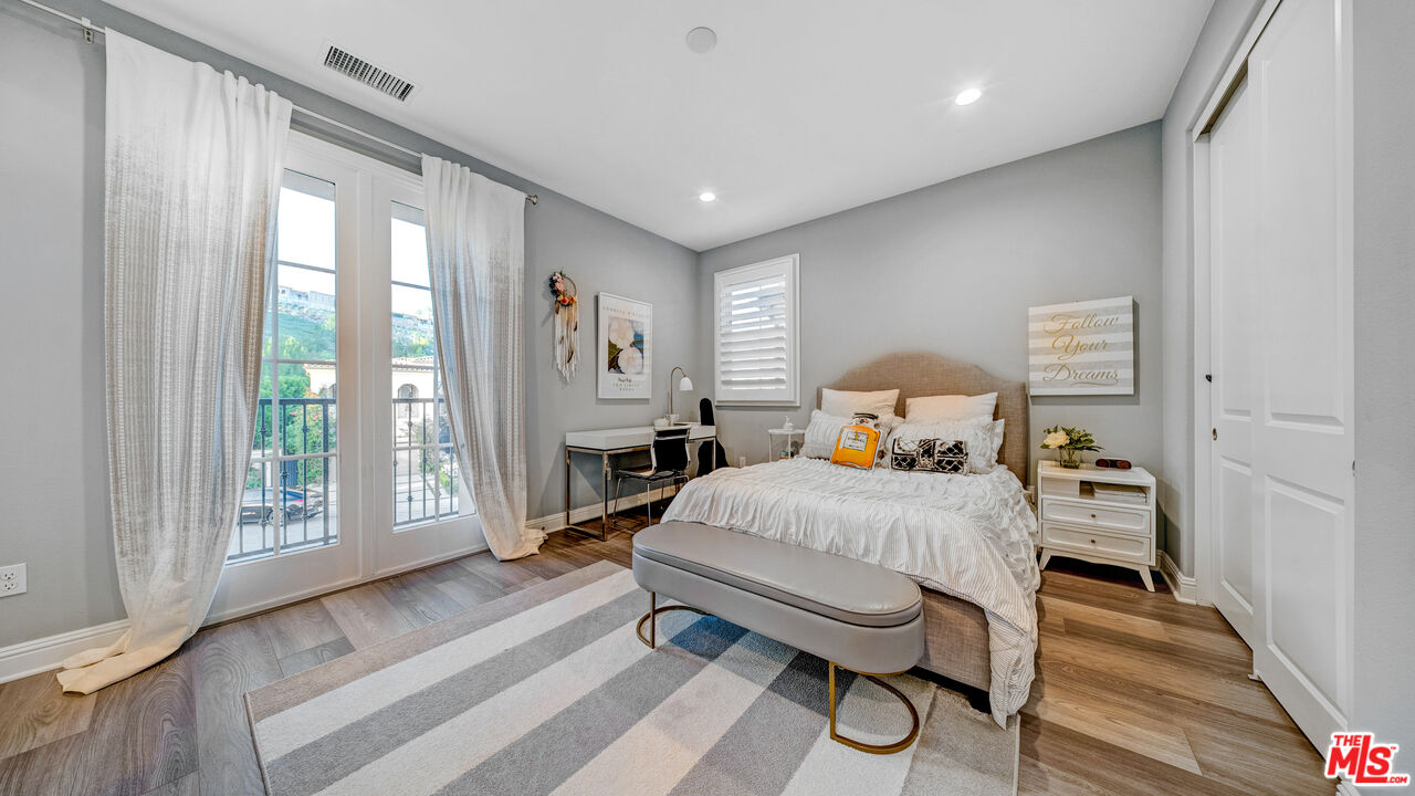 20168 W Cromwell Way