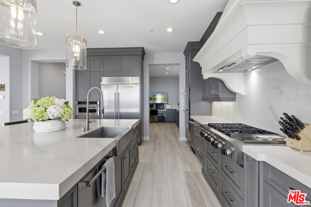 20168 W Cromwell Way