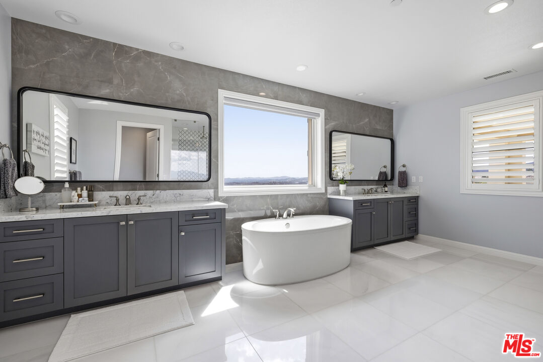 20168 W Cromwell Way