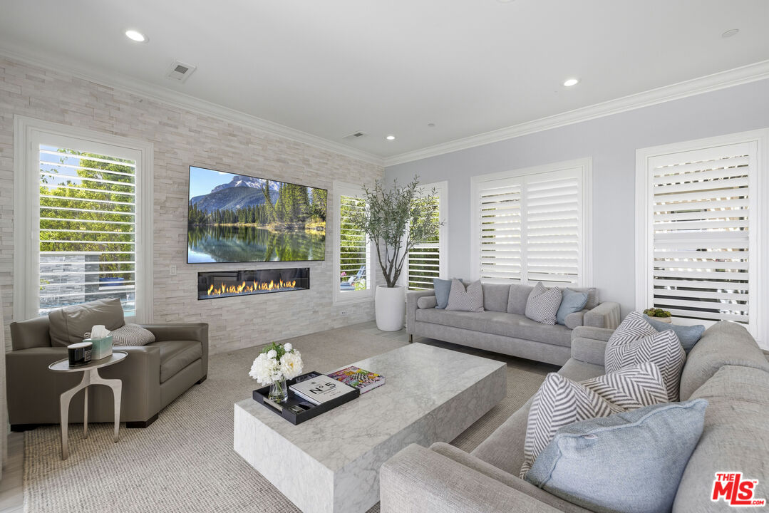 20168 W Cromwell Way