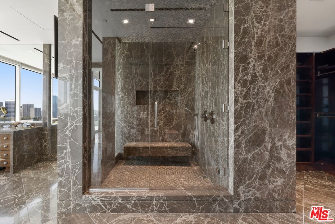 1200 Club View Dr Unit: 14S