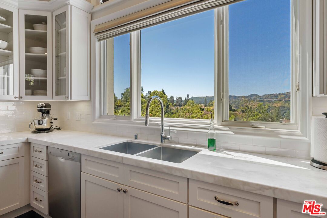 2427 Cobham Ct