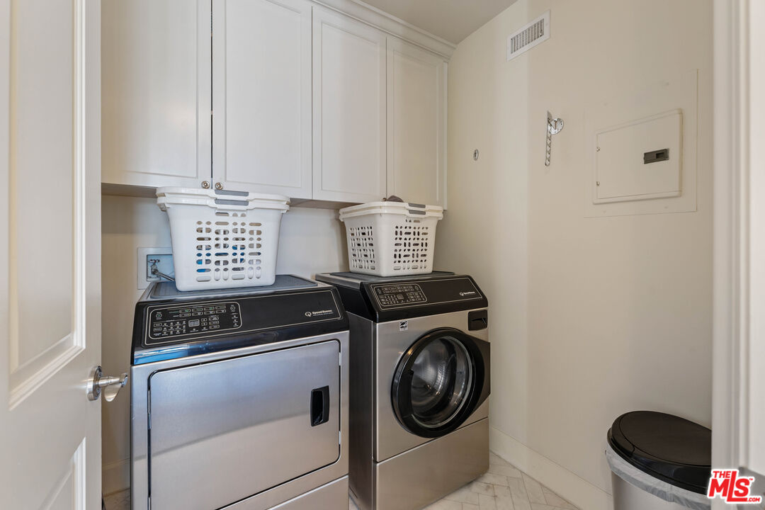 2427 Cobham Ct