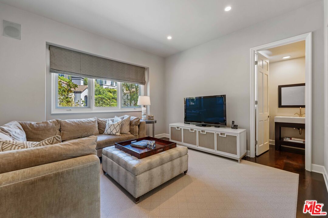 2427 Cobham Ct