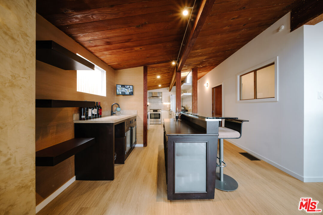 936 Palisades Beach Rd