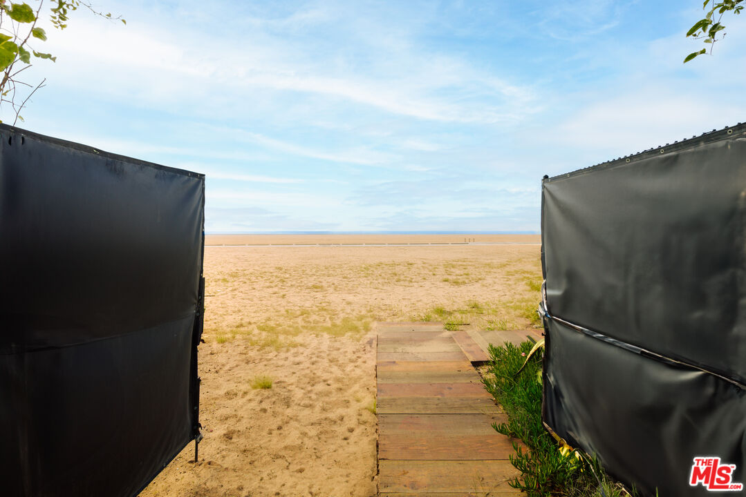 936 Palisades Beach Rd