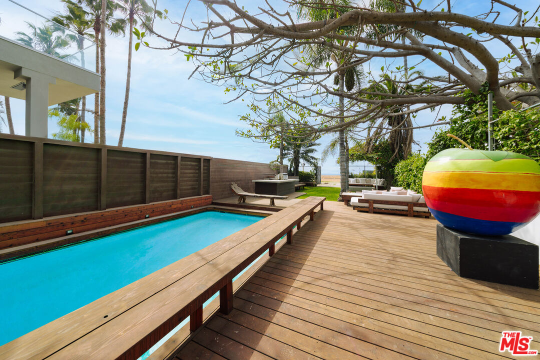 936 Palisades Beach Rd